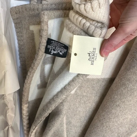 Hermes Avalon III Blanket in Coco / Camomille - Picture 9 of 14